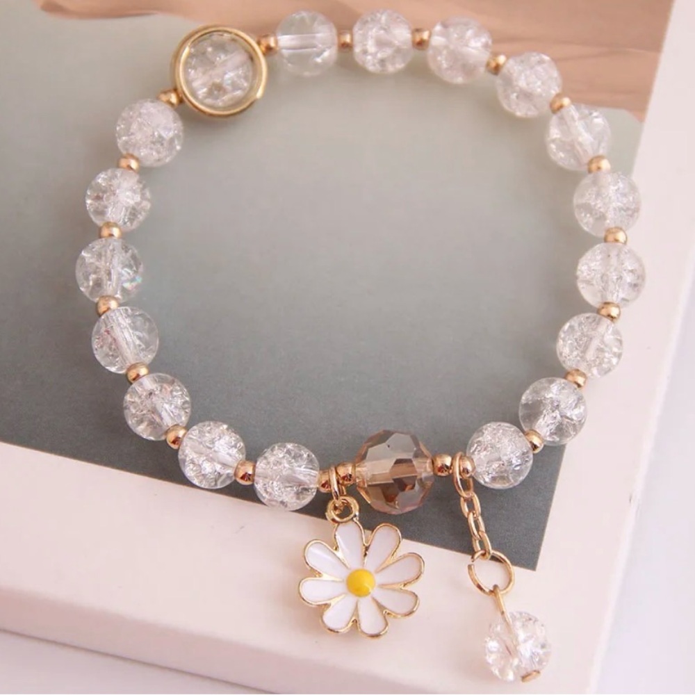 Daisy Charm Beaded Bracelet with Clear Crackle Beads & Gold-Tone Accents